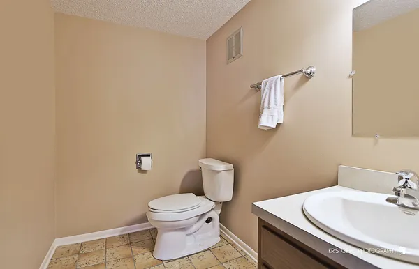 $650,000 | 1123 Juniper Parkway, Libertyville, IL 60048