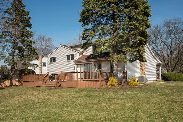 $650,000 | 1123 Juniper Parkway, Libertyville, IL 60048