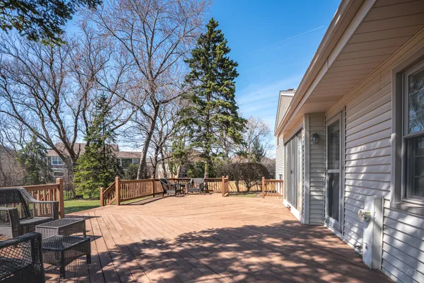 $650,000 | 1123 Juniper Parkway, Libertyville, IL 60048