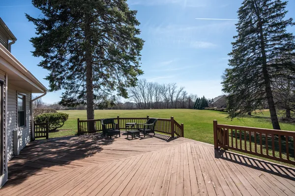 $650,000 | 1123 Juniper Parkway, Libertyville, IL 60048