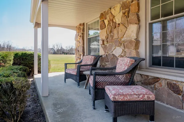 $650,000 | 1123 Juniper Parkway, Libertyville, IL 60048