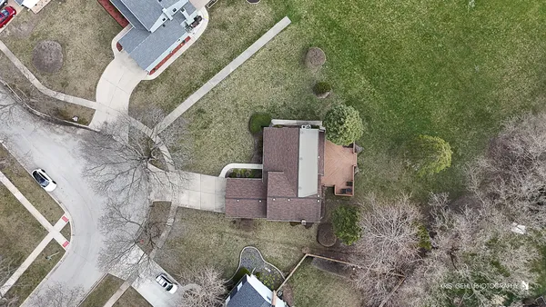 $650,000 | 1123 Juniper Parkway, Libertyville, IL 60048
