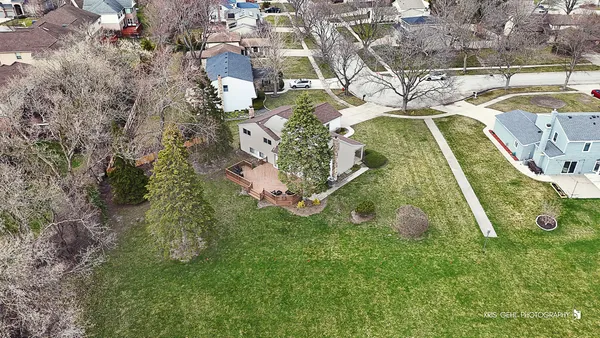 $650,000 | 1123 Juniper Parkway, Libertyville, IL 60048