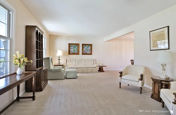 $650,000 | 1123 Juniper Parkway, Libertyville, IL 60048