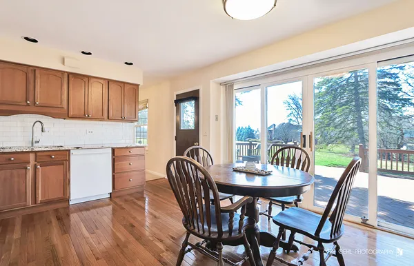 $650,000 | 1123 Juniper Parkway, Libertyville, IL 60048