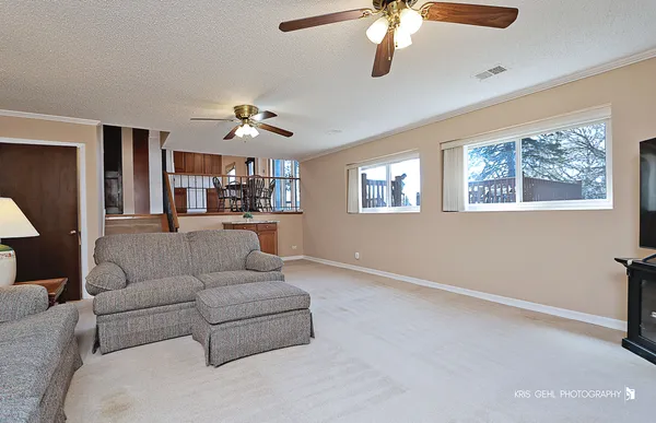 $650,000 | 1123 Juniper Parkway, Libertyville, IL 60048