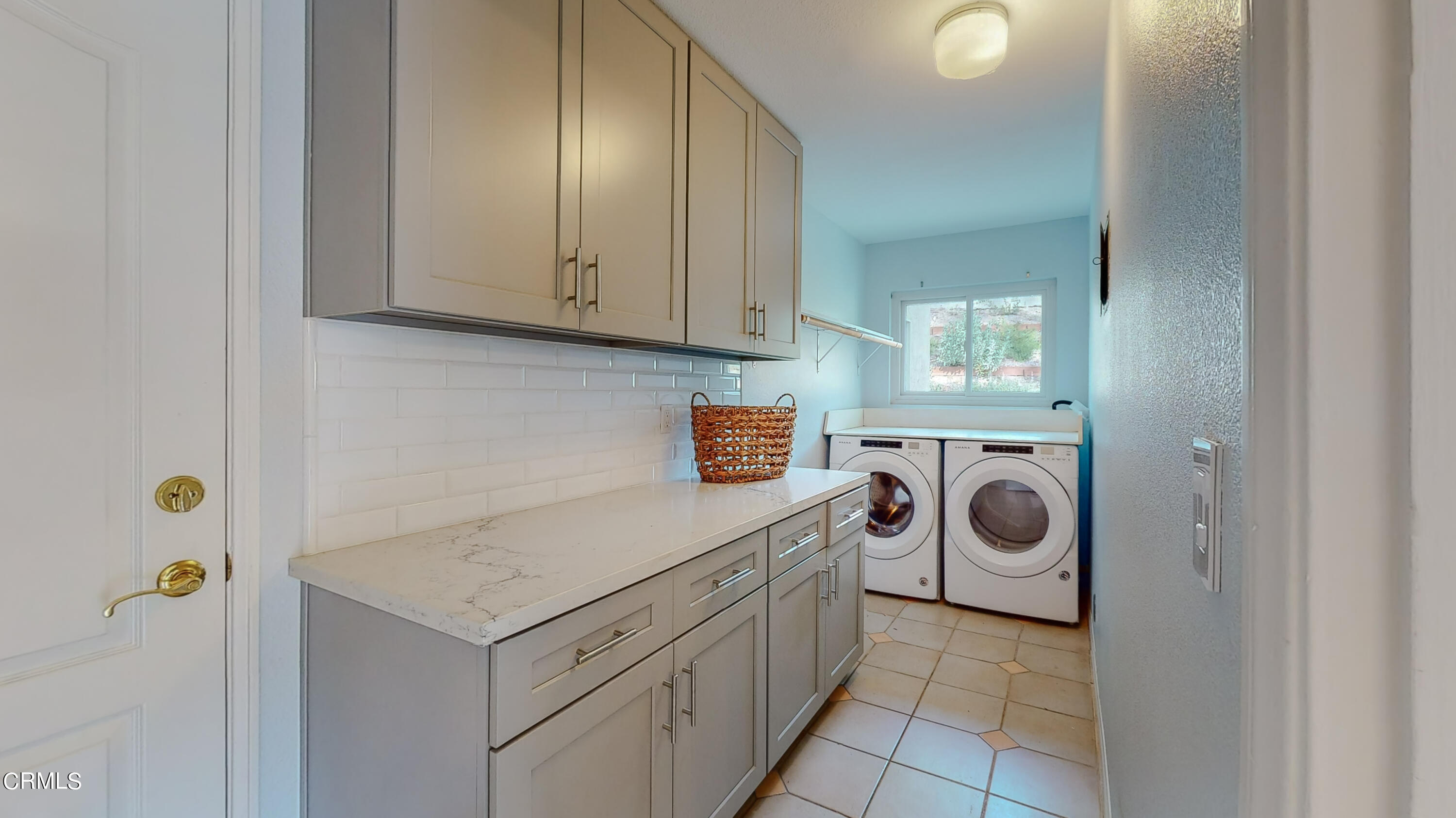 2124 Lenore Drive Glendale, CA 91206 - Photo 18 of 33 a utility room with sink dryer and washer