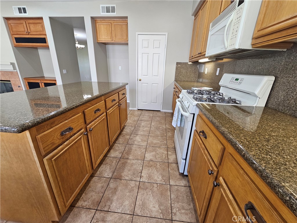 28882 Lakefront Road Temecula, CA 92591 - Photo 13 of 37