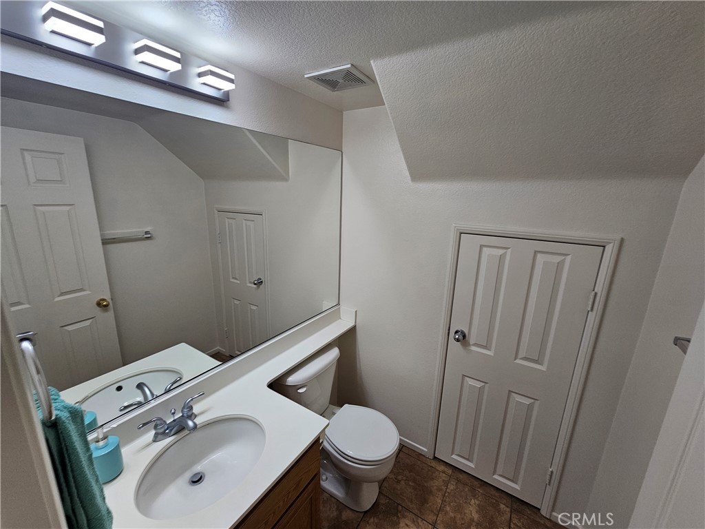 28882 Lakefront Road Temecula, CA 92591 - Photo 9 of 37