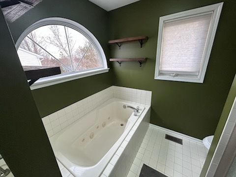 29 Ivanhoe Lane Cary, IL 60013 - Photo 20 of 36 a bathroom with a bathtub and a window