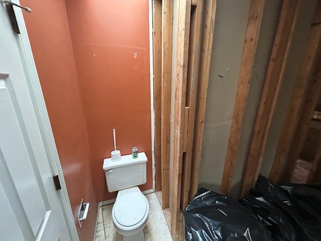 29 Ivanhoe Lane Cary, IL 60013 - Photo 27 of 36 a white toilet sitting next to a sink
