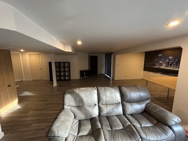29 Ivanhoe Lane Cary, IL 60013 - Photo 30 of 36 a living room with furniture
