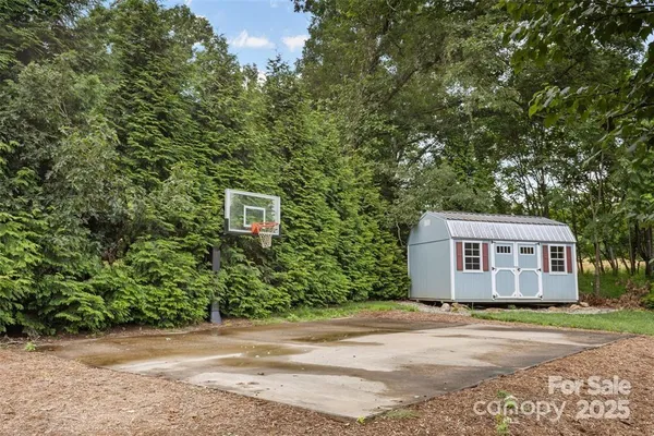 $400,000 | 137 Maplewood Court, Hudson, NC 28638