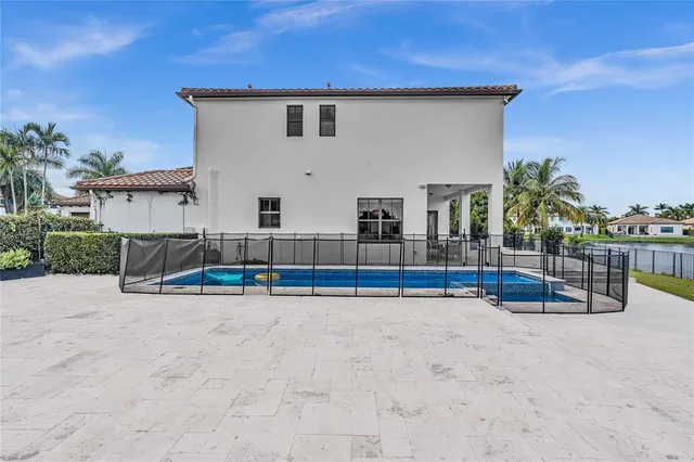 a view of livingroom with furniture and windows