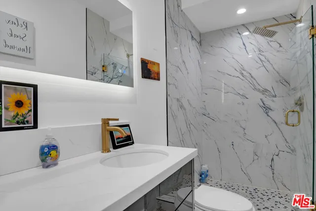 $1,575,000 | 3206 West 27th Street, Los Angeles, CA 90018