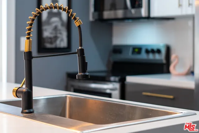 $1,575,000 | 3206 West 27th Street, Los Angeles, CA 90018