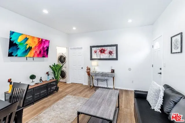 $1,575,000 | 3206 West 27th Street, Los Angeles, CA 90018