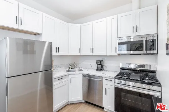 $1,575,000 | 3206 West 27th Street, Los Angeles, CA 90018