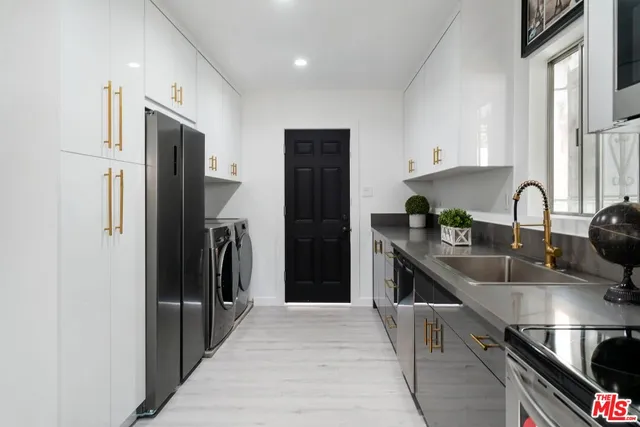 $1,575,000 | 3206 West 27th Street, Los Angeles, CA 90018