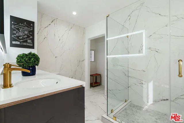 $1,575,000 | 3206 West 27th Street, Los Angeles, CA 90018