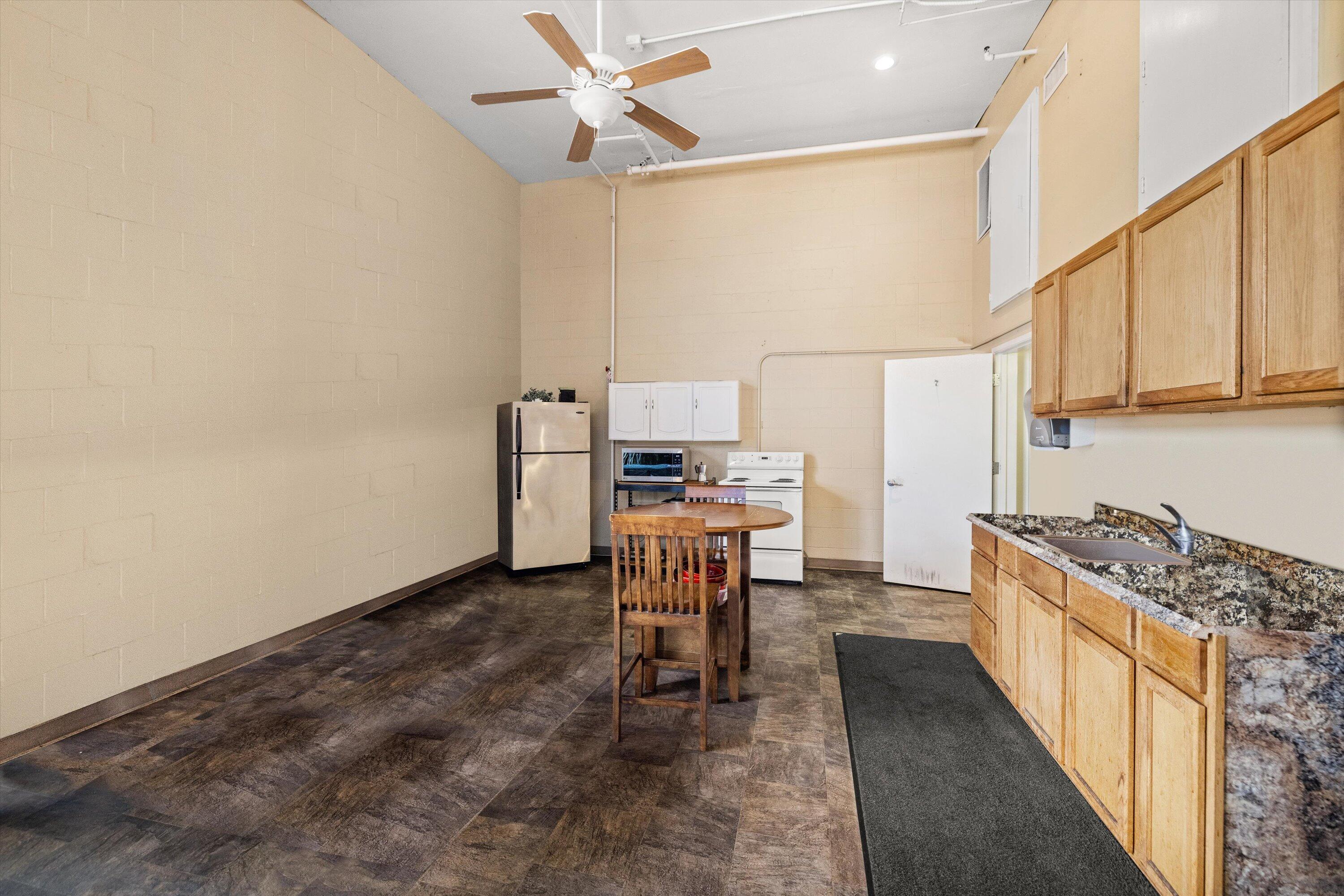 Undisclosed Address Carpinteria, CA 93013 - Photo 6 of 16 06-7L5A9476