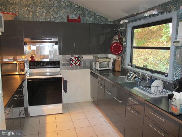 313 Laurel Woods Road Landenberg, PA 19350 - Photo 6 of 25 Kitchen