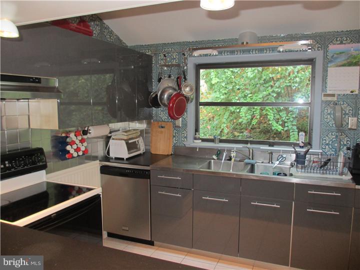 313 Laurel Woods Road Landenberg, PA 19350 - Photo 7 of 25 Kitchen