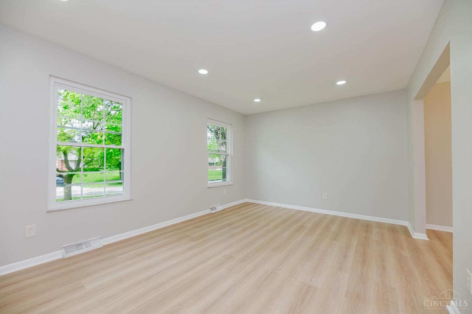 919 Waycross Road Forest Park, OH 45240 - Photo 4 of 31 Gallery Image 4