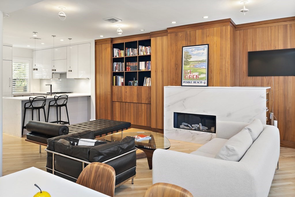 29 Hanson Street, Unit 3, Boston, MA 02118 Compass