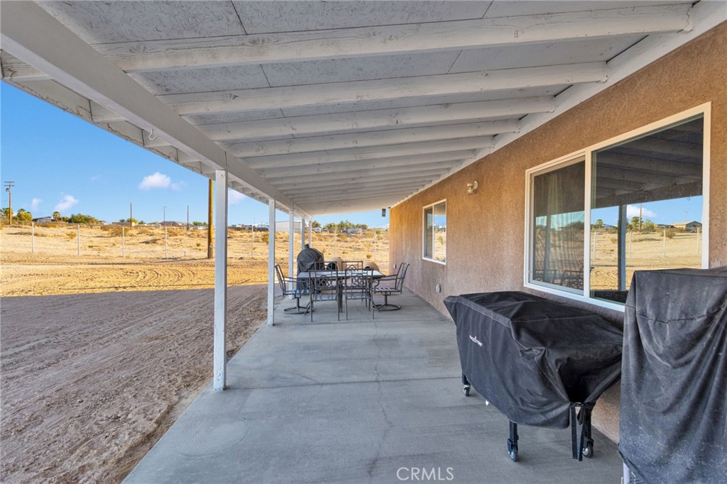 32461 Prairie Avenue Barstow, CA 92311 - Photo 28 of 46 a living room with furniture and a floor to ceiling window