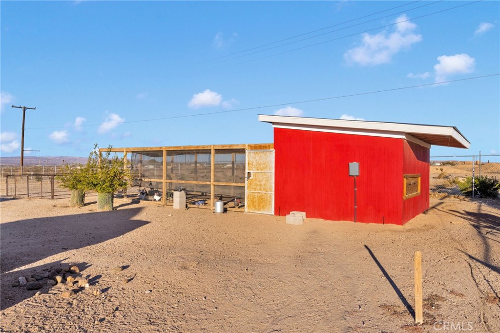 32461 Prairie Avenue Barstow, CA 92311 - Photo 35 of 46 a view of a livingroom with furniture