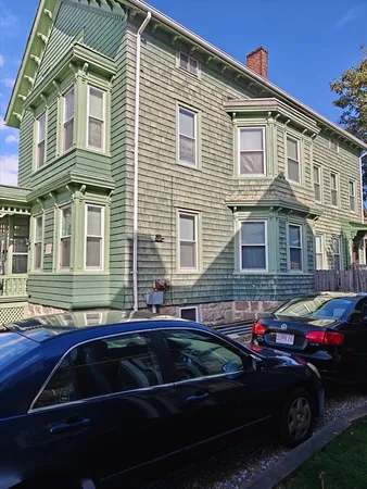 $2,100 | 177 Highland Avenue, Unit 1, Fall River, MA 02720