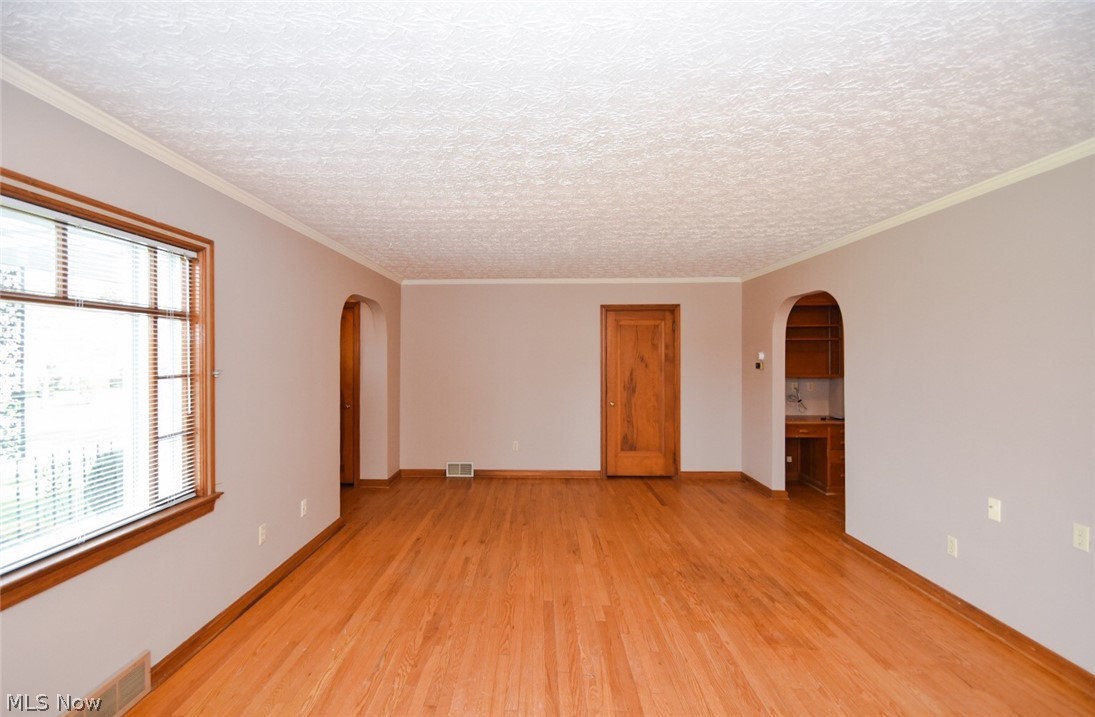 3604 Clark Mill Road Norton, OH 44203 - Photo 3 of 26 Living Room