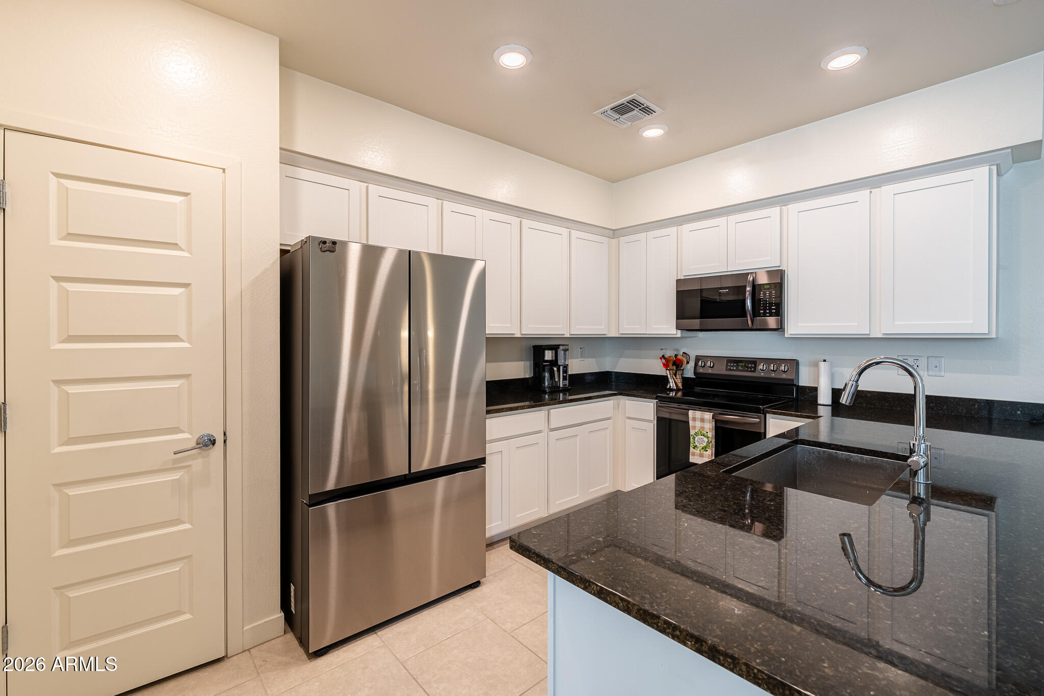 2750 South Voyager Drive, Unit 101 Gilbert, AZ 85295 - Photo 11 of 36 Kitchen