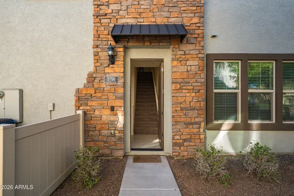 $389,000 | 2750 South Voyager Drive, Unit 101, Gilbert, AZ 85295