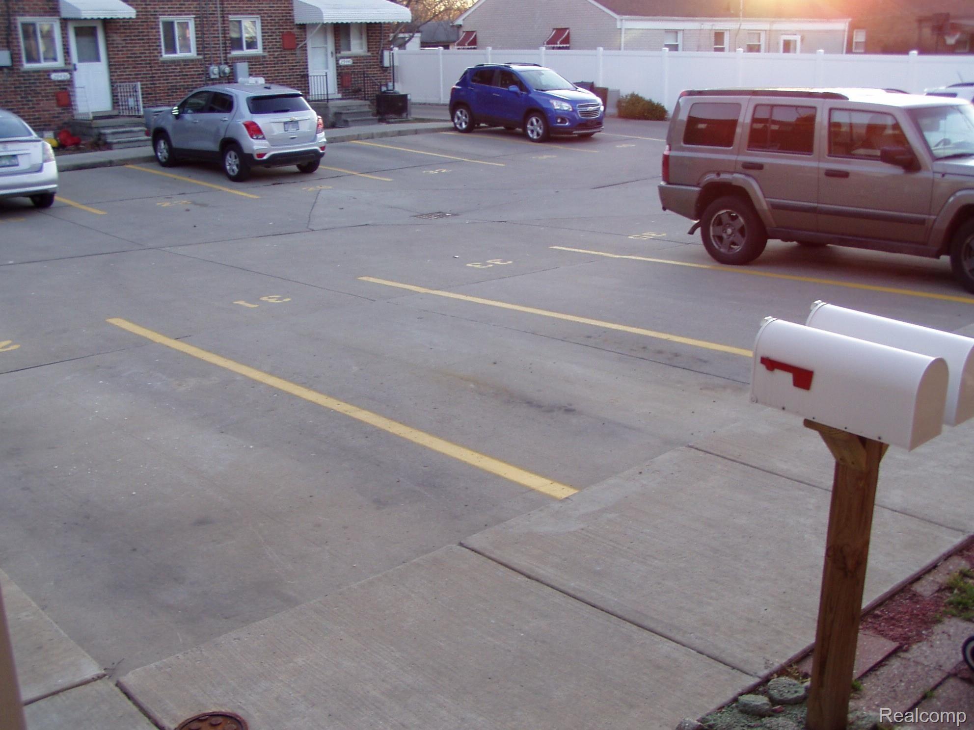 9735 Middlebelt Road Livonia, MI 48150 - Photo 23 of 23 1 assigned parking spot