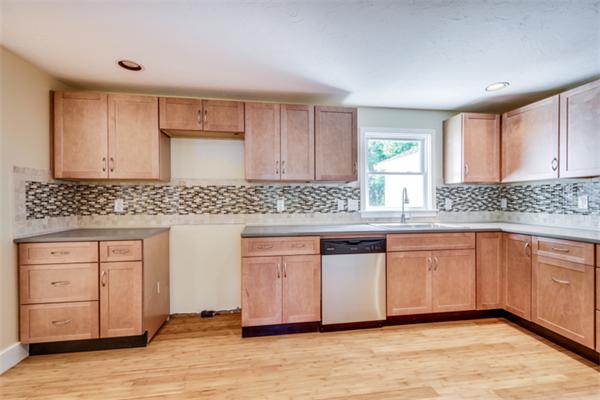 3 Lilian Rd Extension Framingham, MA 01701 - Photo 4 of 20 Gallery Image 4