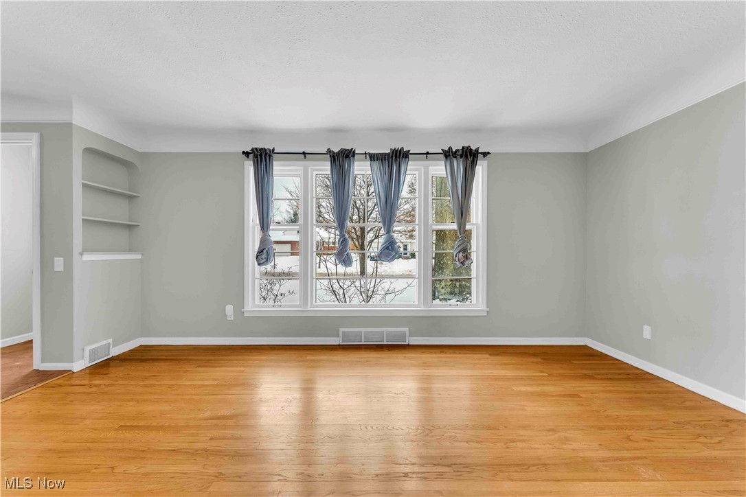 4887 Fairlawn Road Cleveland, OH 44124 - Photo 21 of 35 Gallery Image 21