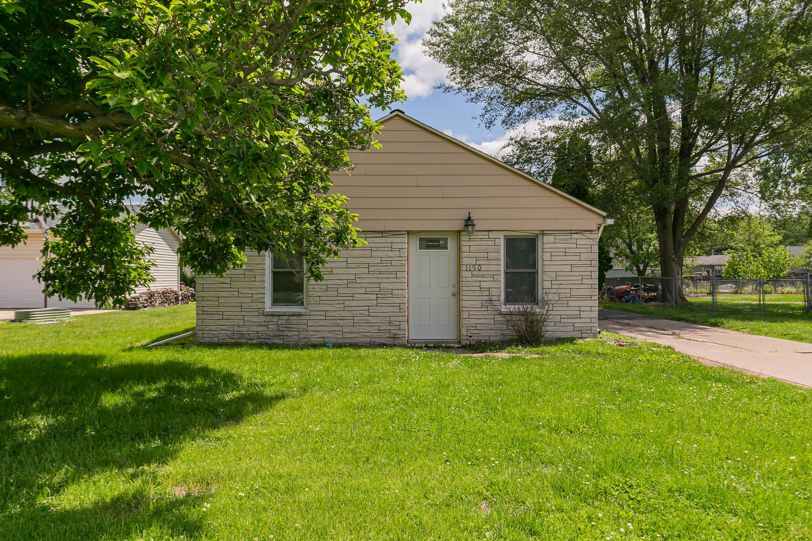 1150 48th Street Moline, IL 61265 - Photo 1 of 24