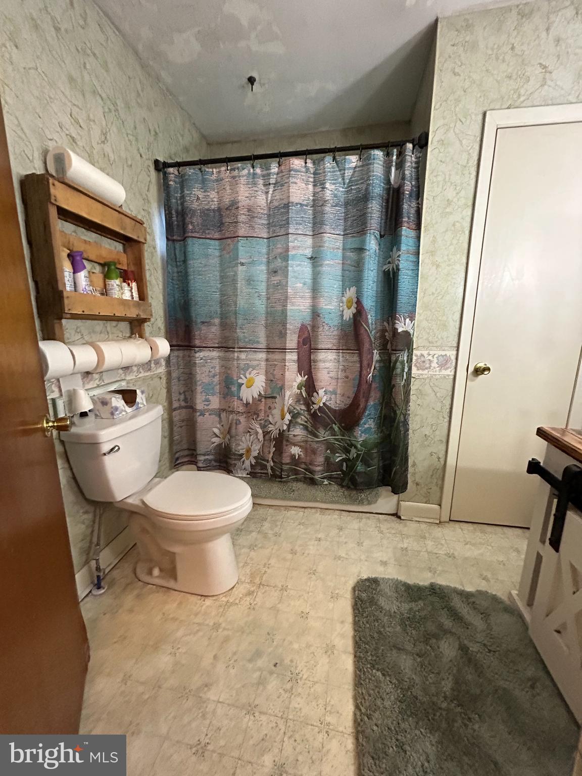 1928 Hillendale Road Chadds Ford, PA 19317 - Photo 22 of 26 hallway full bath