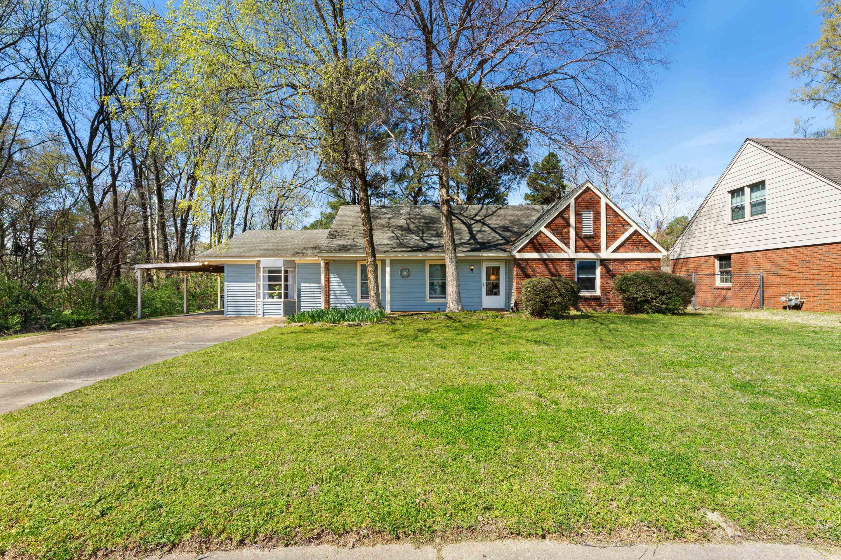 Last house on the street!