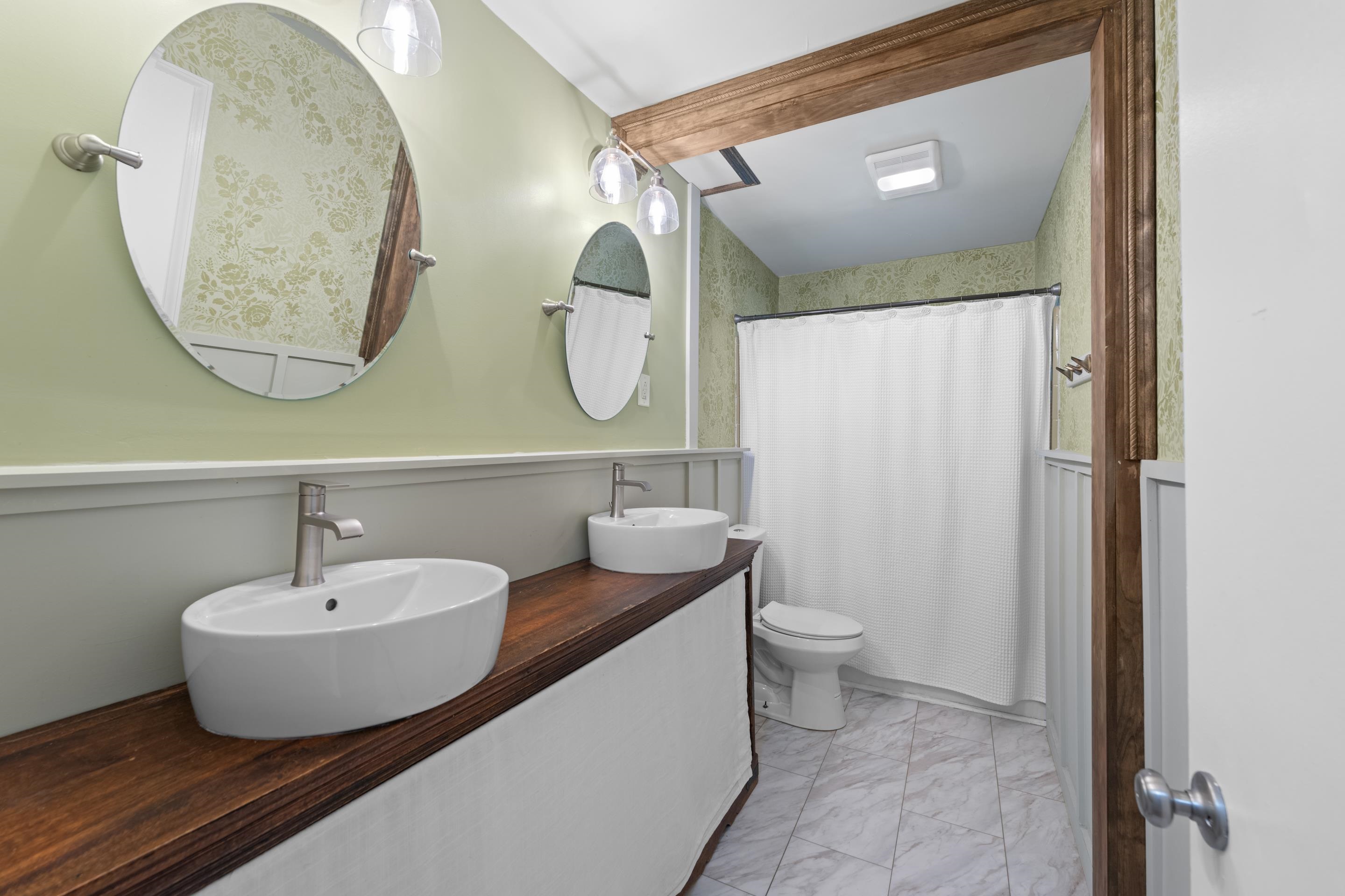 2551 Lovitt Drive Memphis, TN 38119 - Photo 14 of 28 Renovated First Floor Bathroom