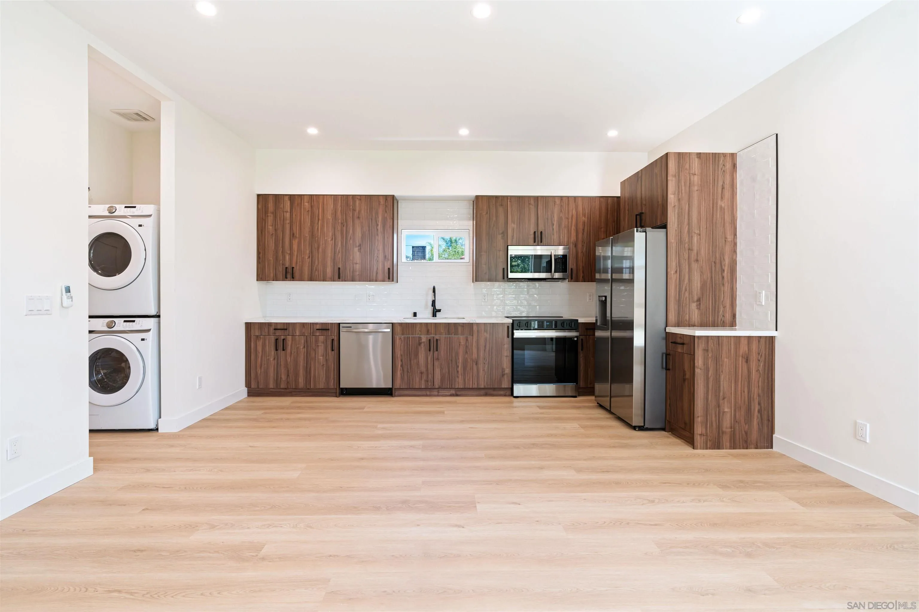 1160 Erica Street Escondido, CA 92027 - Photo 7 of 38