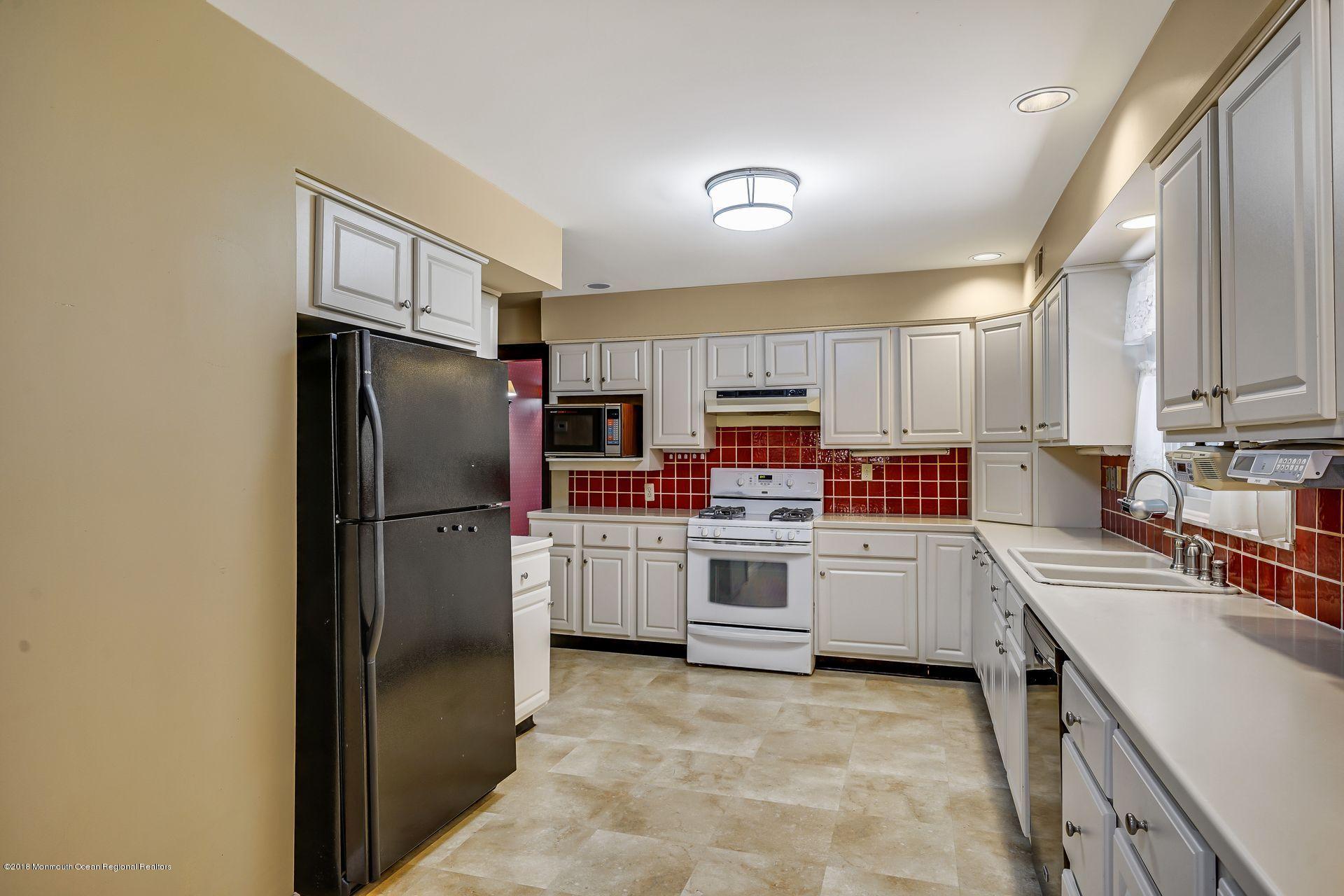 3 Fox Hollow Road Spring Lake Heights, NJ 07762 - Photo 16 of 46 3 Fox Hollow 38