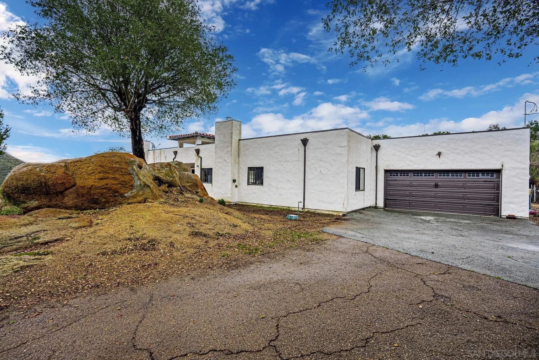 20850 Deerhorn Valley Road Jamul, CA 91935 - Photo 8 of 31 Gallery Image 8