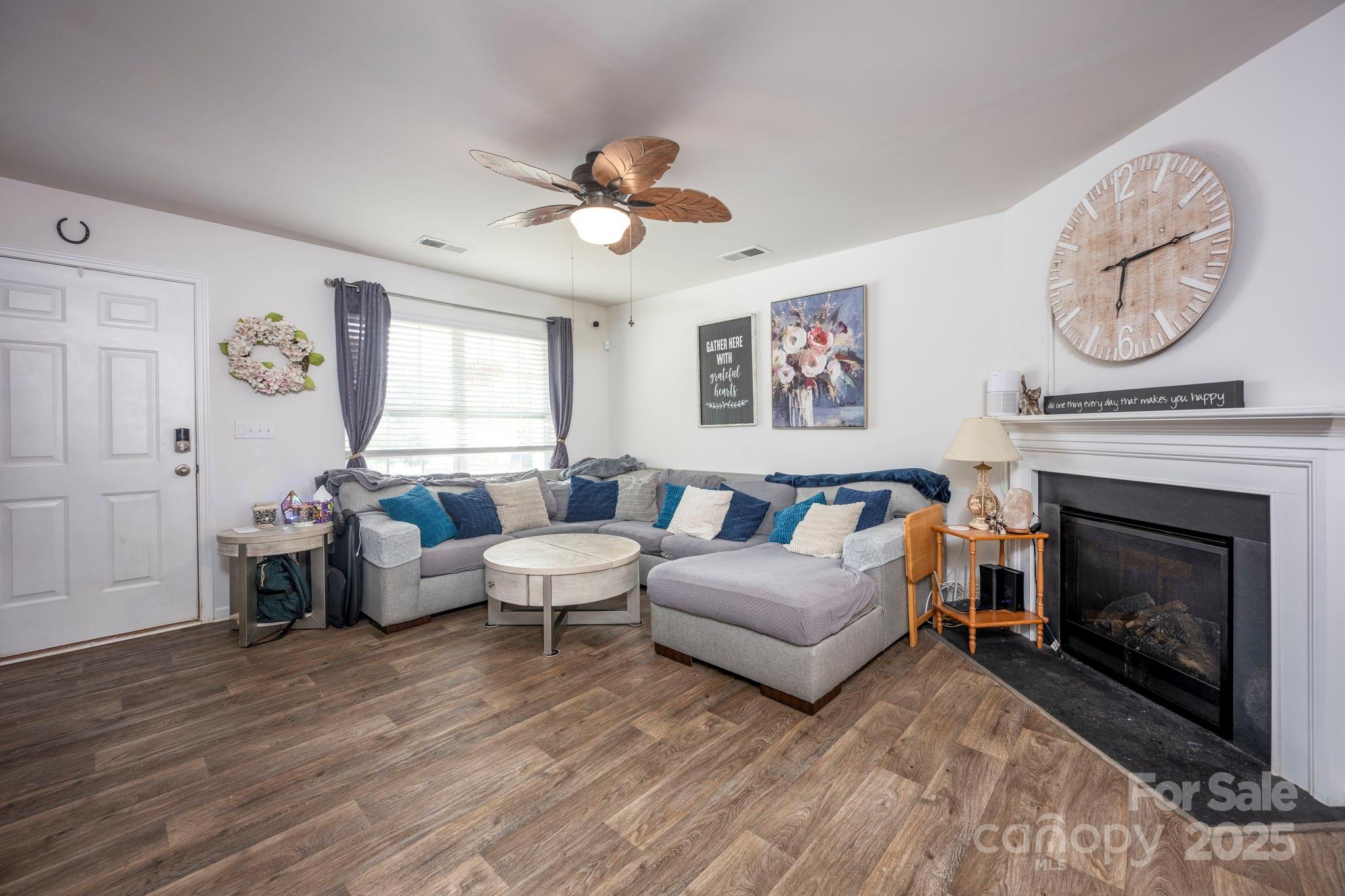 7527 Finnigan Road Charlotte, NC 28215 - Photo 4 of 24 Gallery Image 4