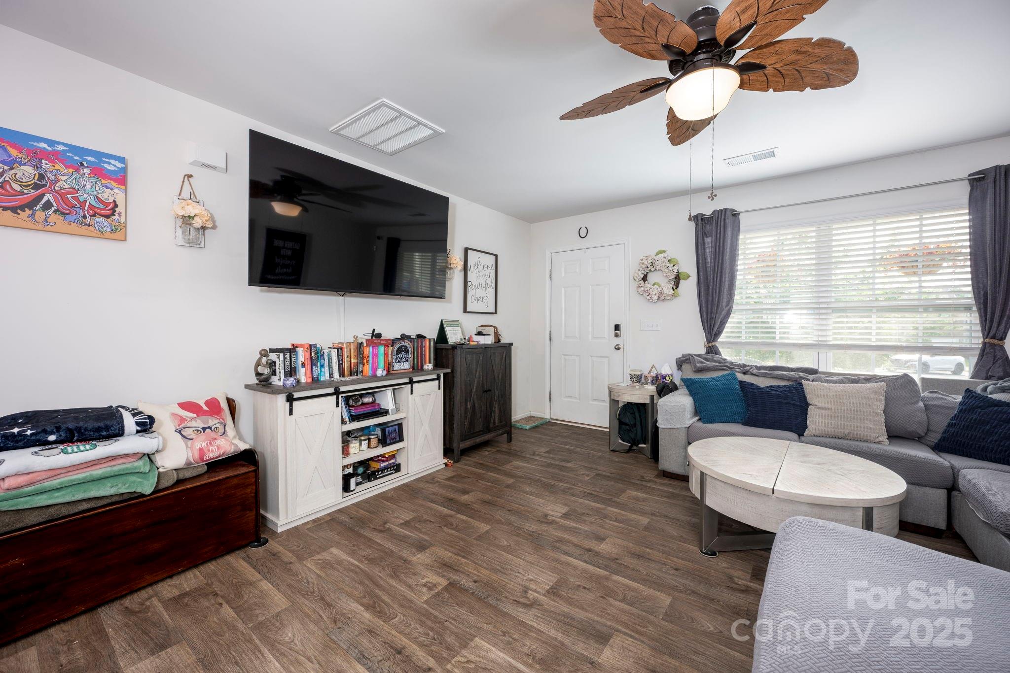 7527 Finnigan Road Charlotte, NC 28215 - Photo 5 of 24 Gallery Image 5