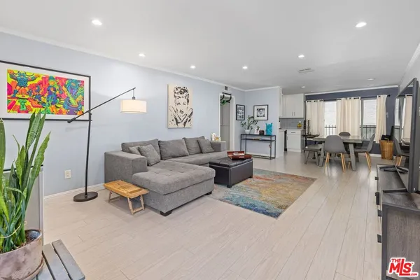$3,250 | 12801 Moorpark Street, Unit 206, Studio City, CA 91604