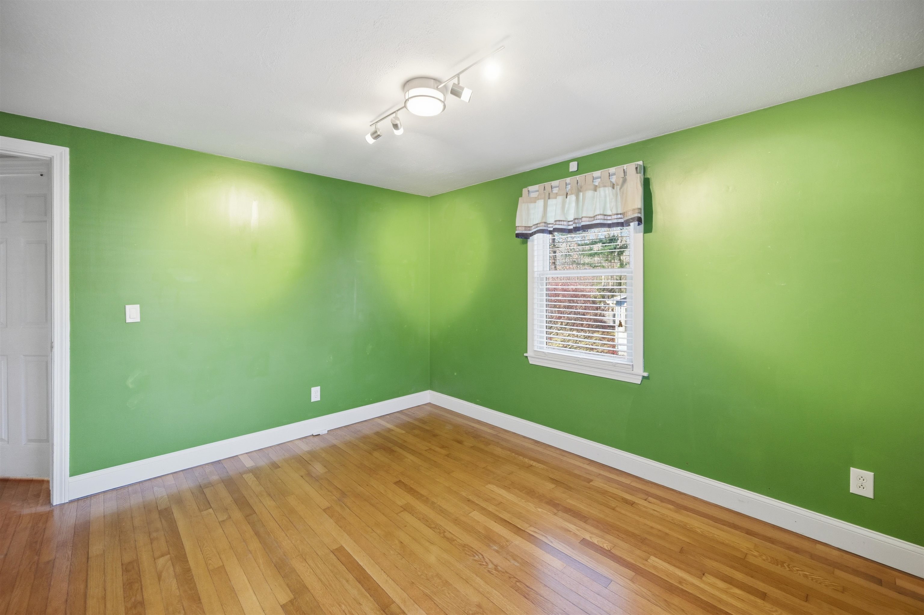 4 Hale Spring Road Plaistow, NH 03865 - Photo 14 of 43