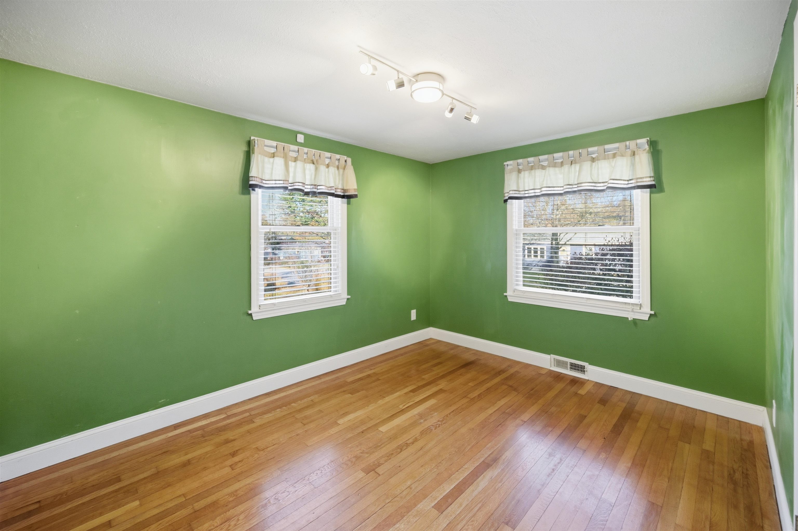 4 Hale Spring Road Plaistow, NH 03865 - Photo 15 of 43